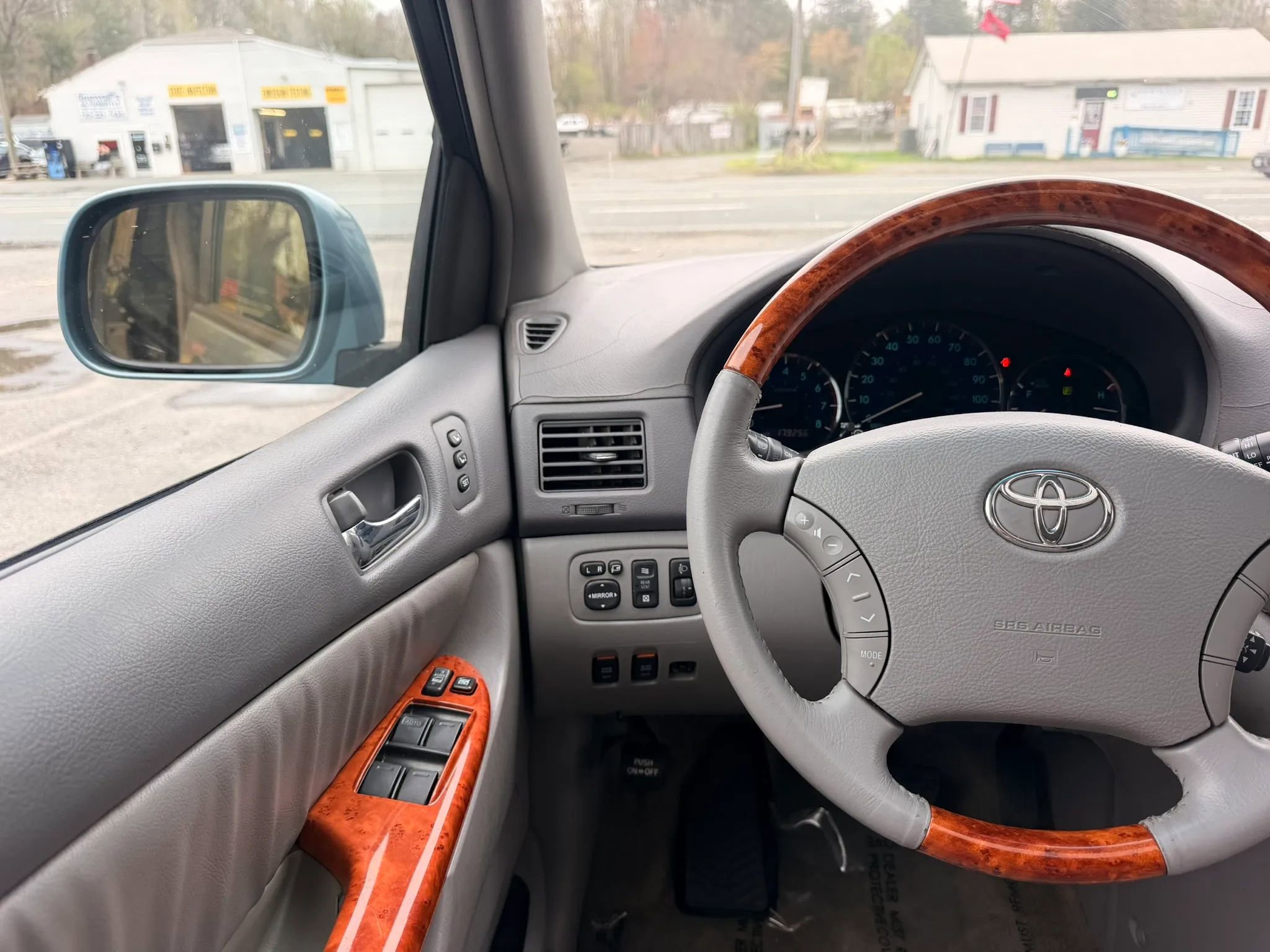 Used 2006 Toyota Sienna XLE Limited image 36