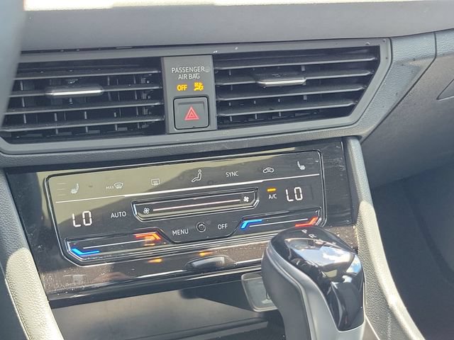 Used 2025 Volkswagen Jetta SE FWD image 26