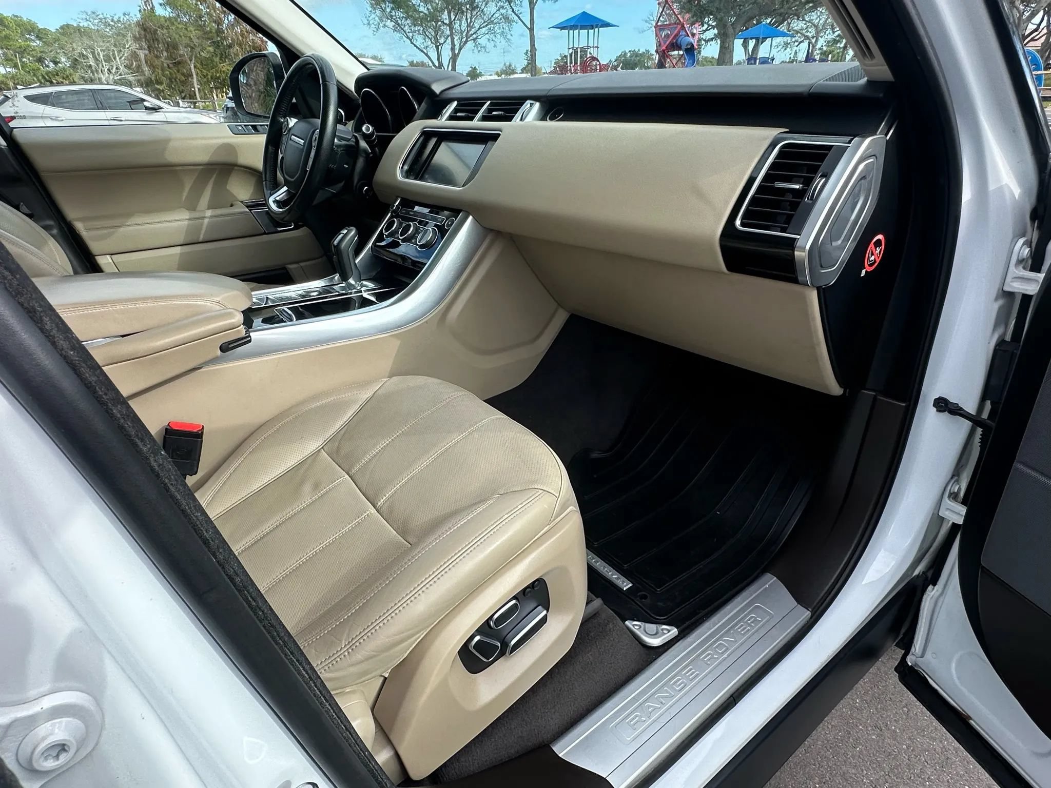 Used 2015 Land Rover Range Rover Sport AWD/4WD image 19