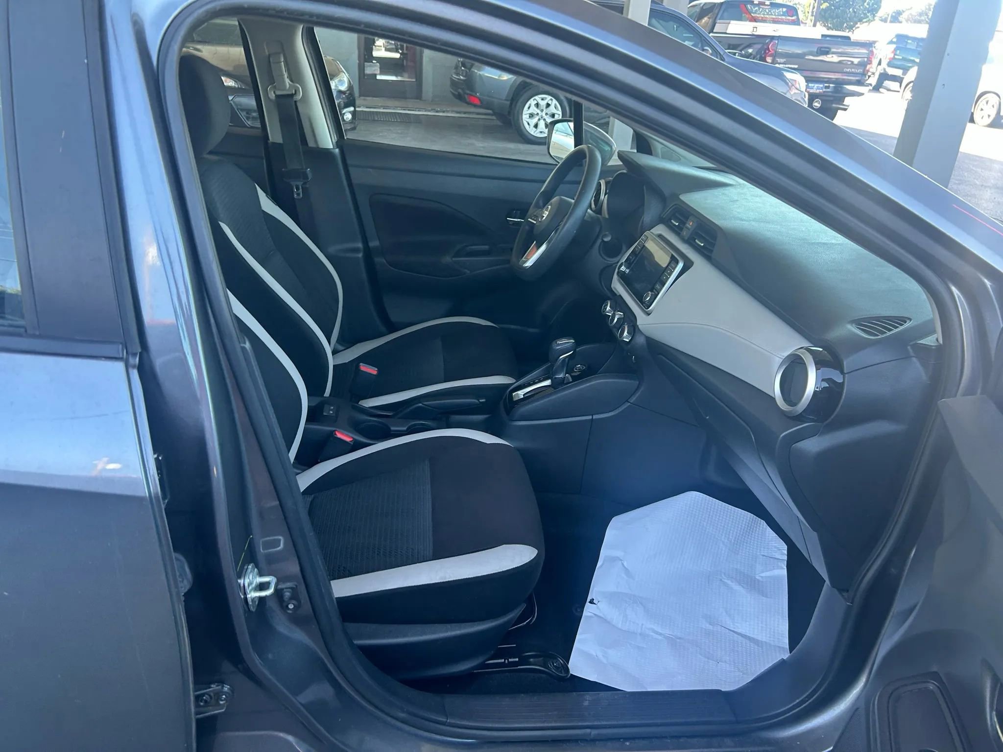 Used 2021 Nissan Versa SV image 5