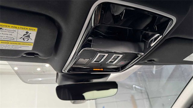 Used 2019 Land Rover Range Rover Velar R-Dynamic SE image 32