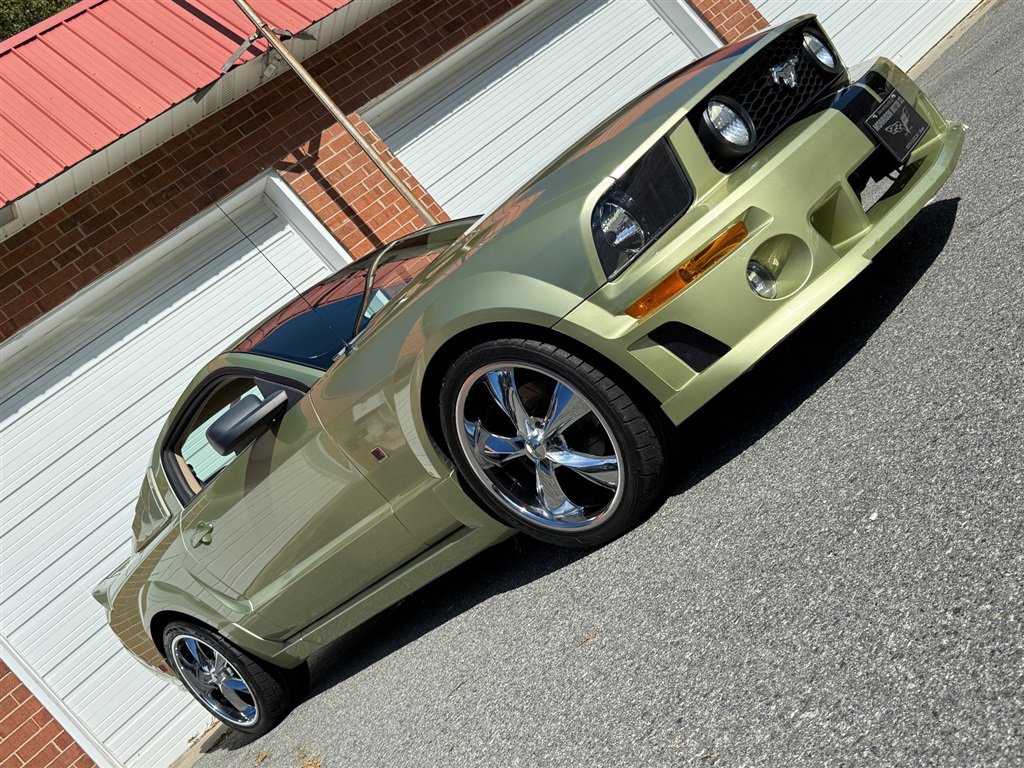 Used 2005 Ford Mustang GT Premium image 25