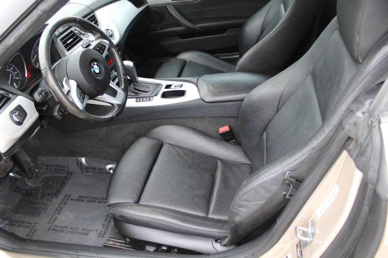 Used 2010 BMW Z4 sDrive30i image 8