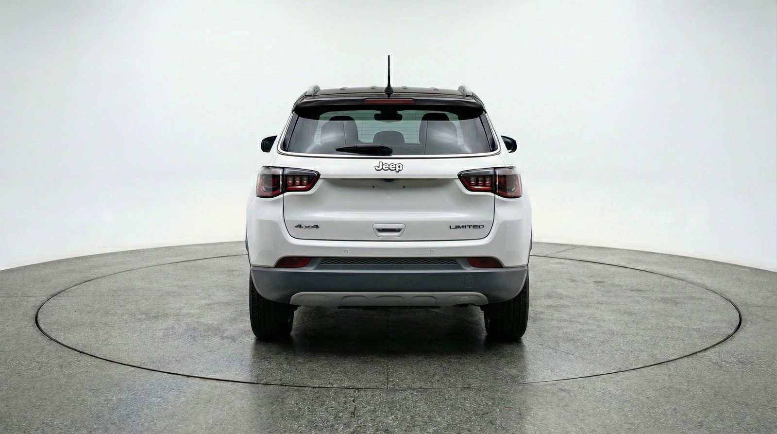 Used 2025 Jeep Compass Trailhawk image 7