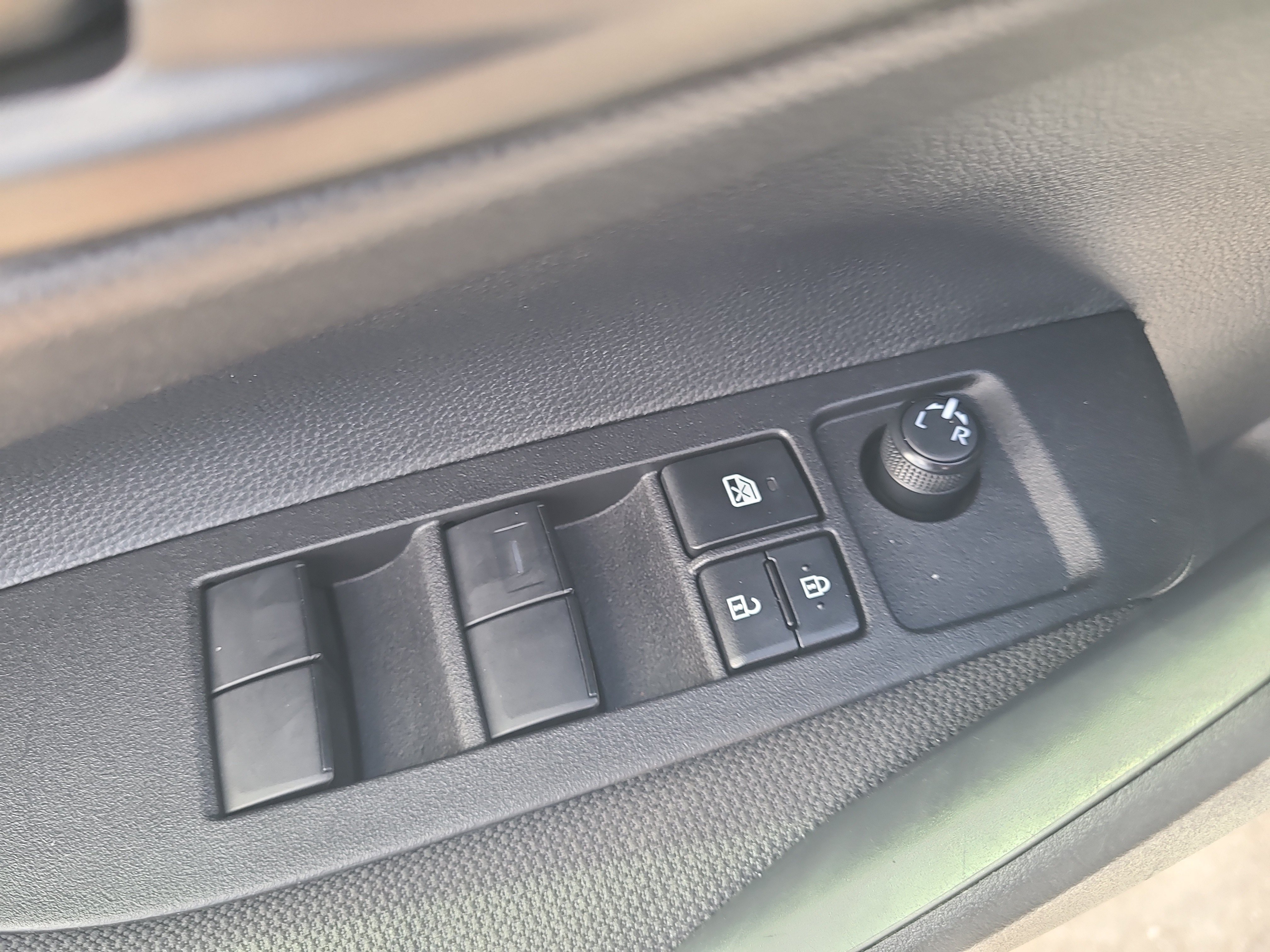 Used 2025 Toyota Corolla LE FWD image 21