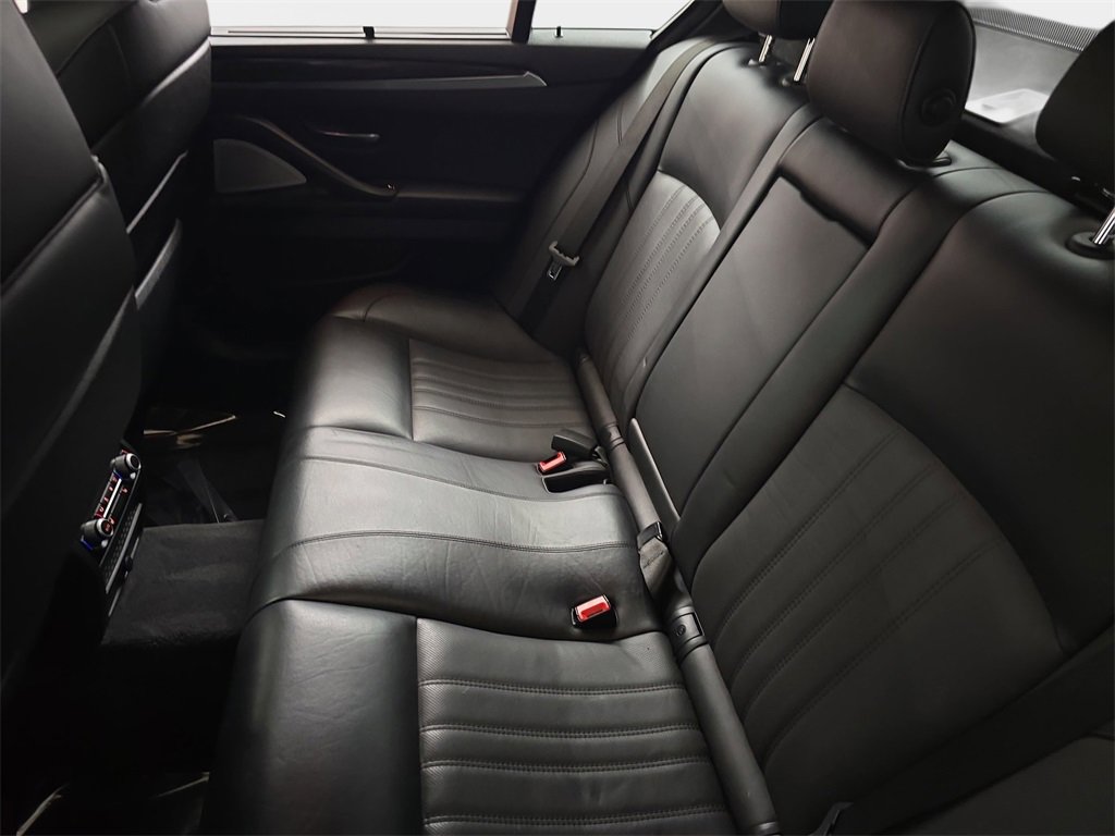 Used 2013 BMW M5 image 17