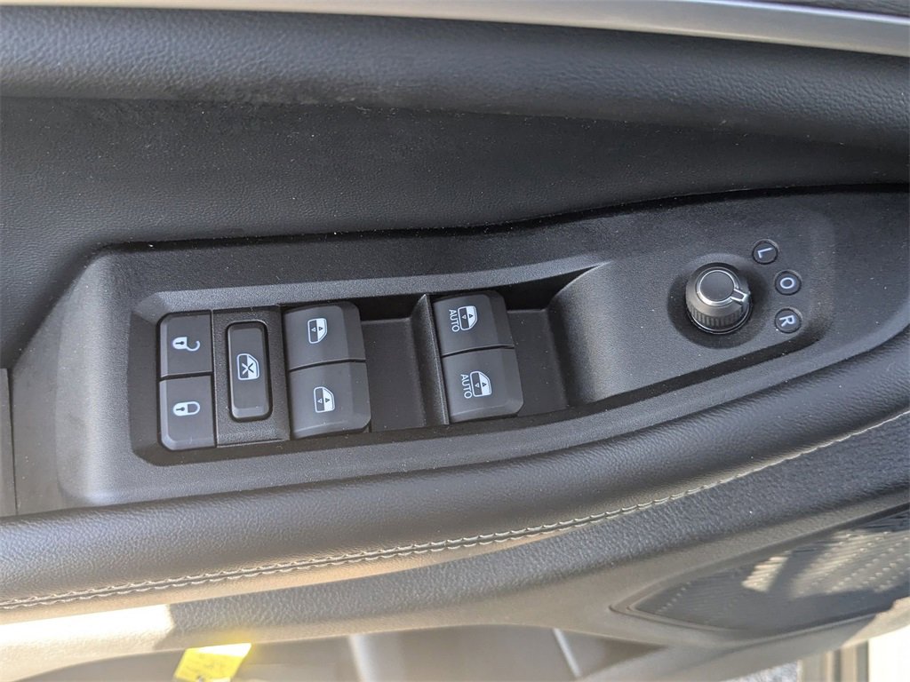 Used 2024 Jeep Grand Cherokee Limited w/ MOPAR Finishing Package image 16