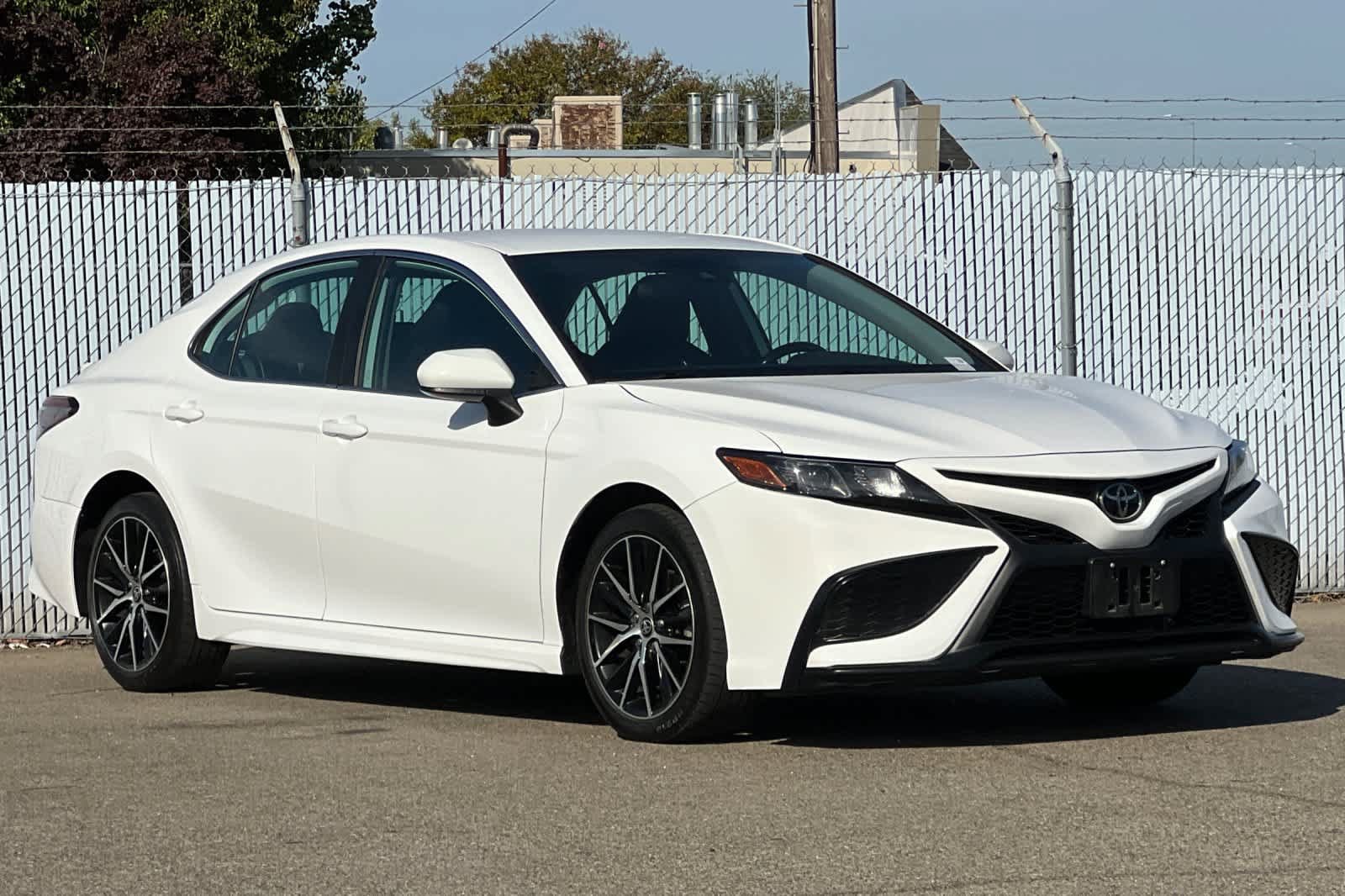 Used 2021 Toyota Camry SE FWD image 7
