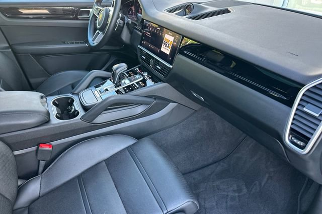 Used 2022 Porsche Cayenne Platinum Edition image 14
