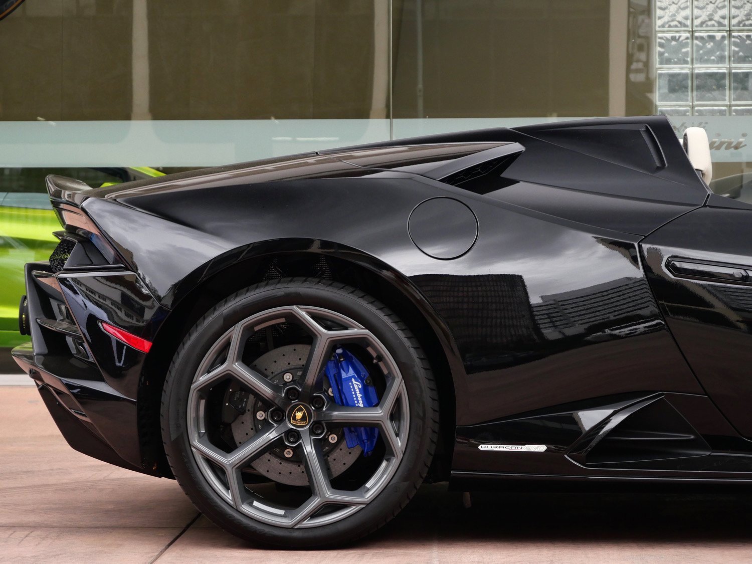 Used 2024 Lamborghini Huracan EVO image 15