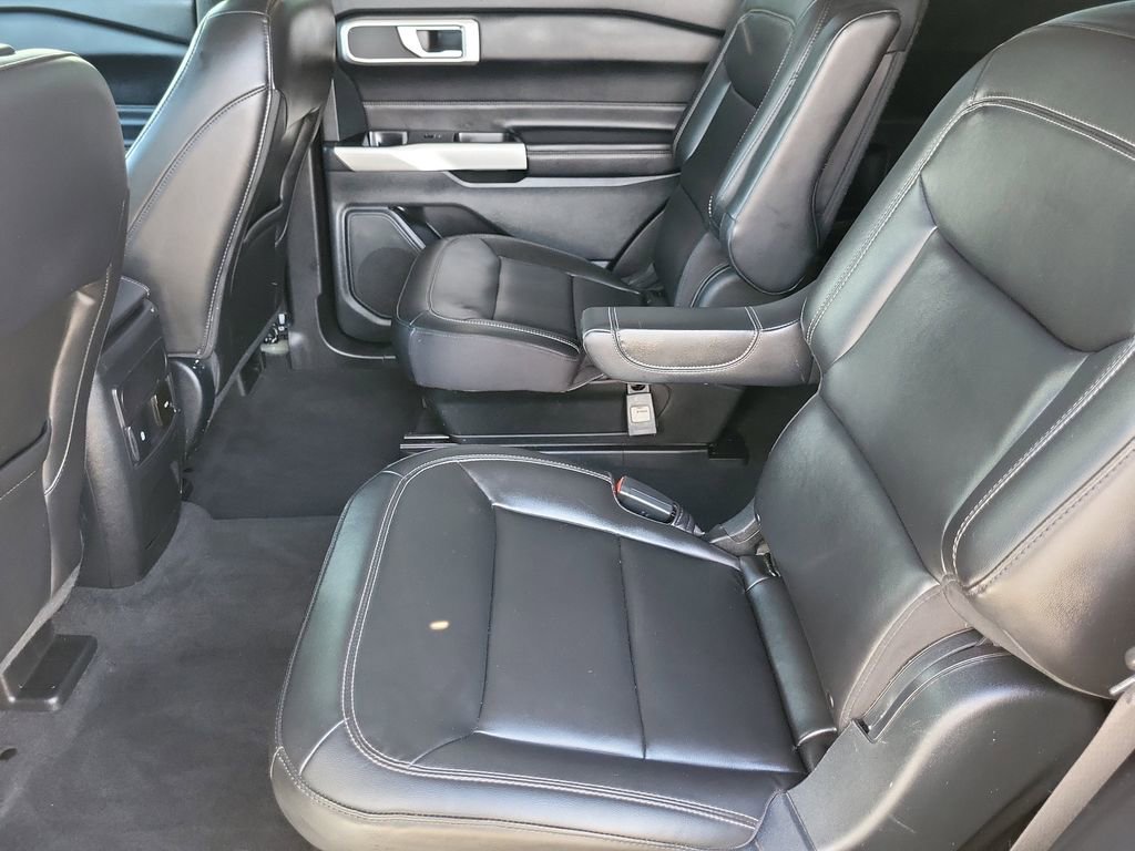 Used 2022 Ford Explorer XLT w/ Equipment Group 202A image 12