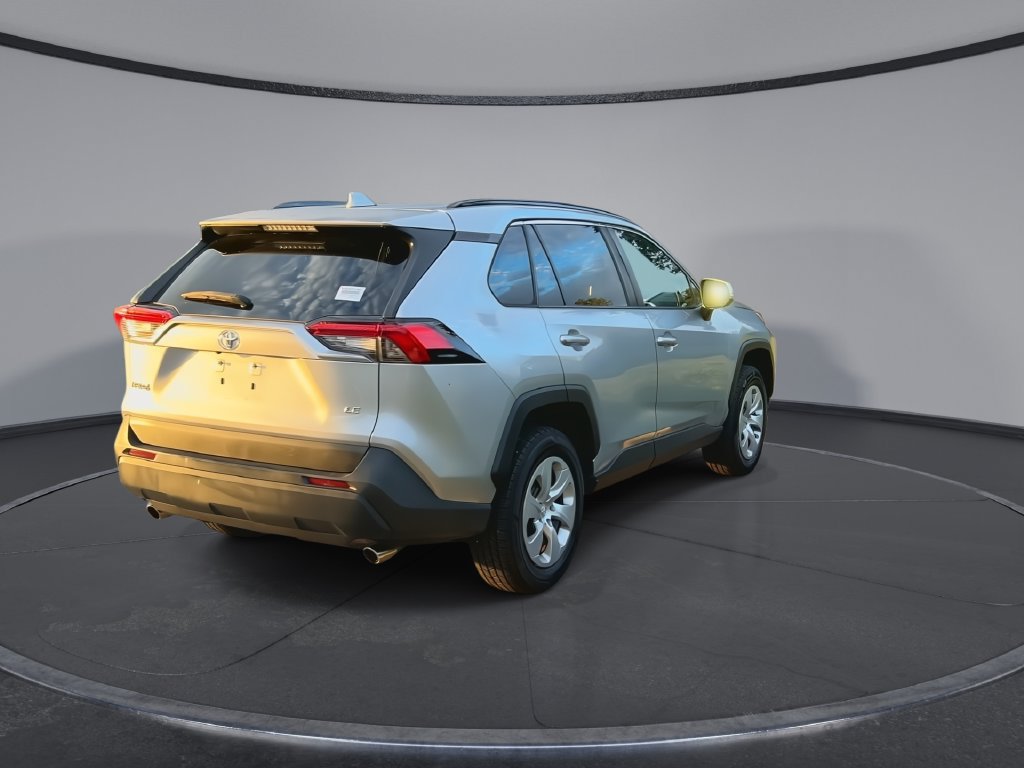 Used 2019 Toyota RAV4 LE FWD image 8