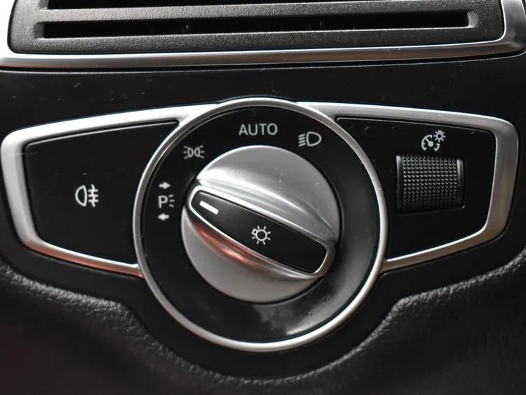 Used 2018 Mercedes-Benz C 300 4MATIC Sedan w/ Premium Package image 23