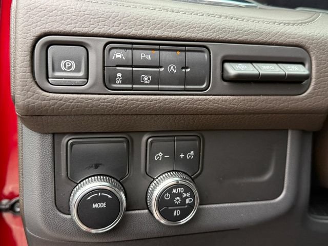 Used 2024 GMC Yukon XL Denali RWD image 31