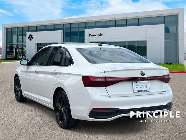 Used 2026 Volkswagen Jetta SE FWD image 5