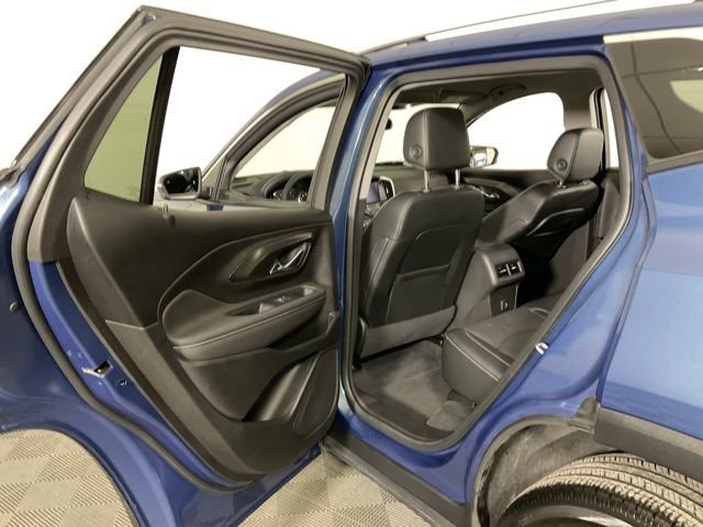 Used 2024 GMC Terrain SLT image 32