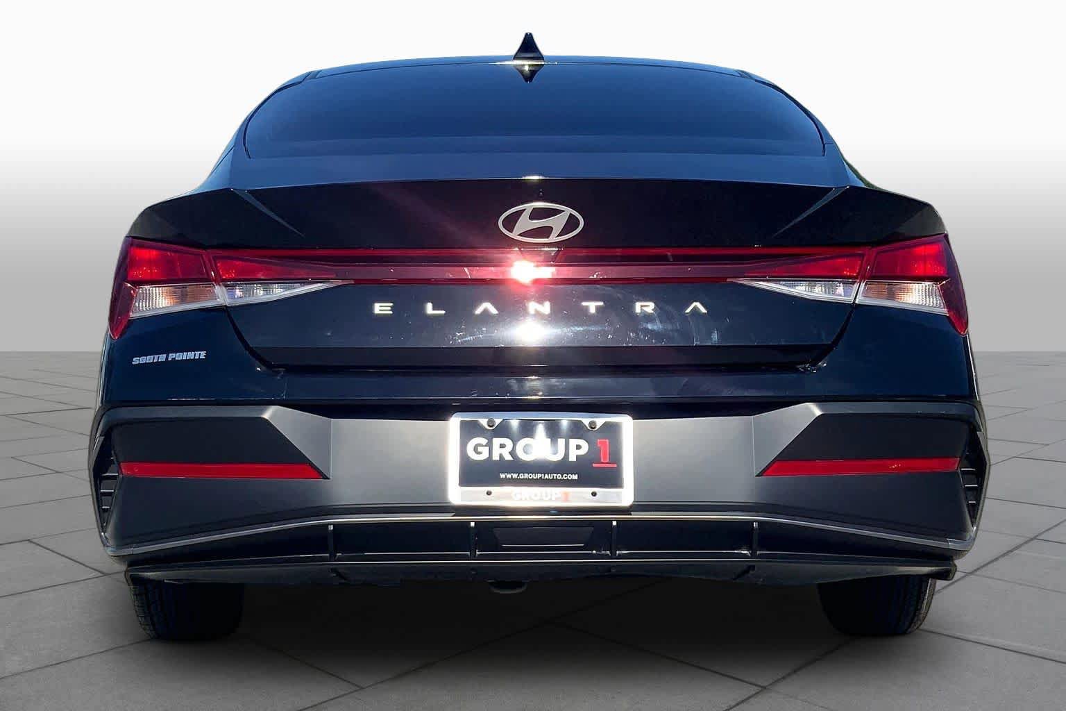 Used 2024 Hyundai Elantra SE FWD image 5