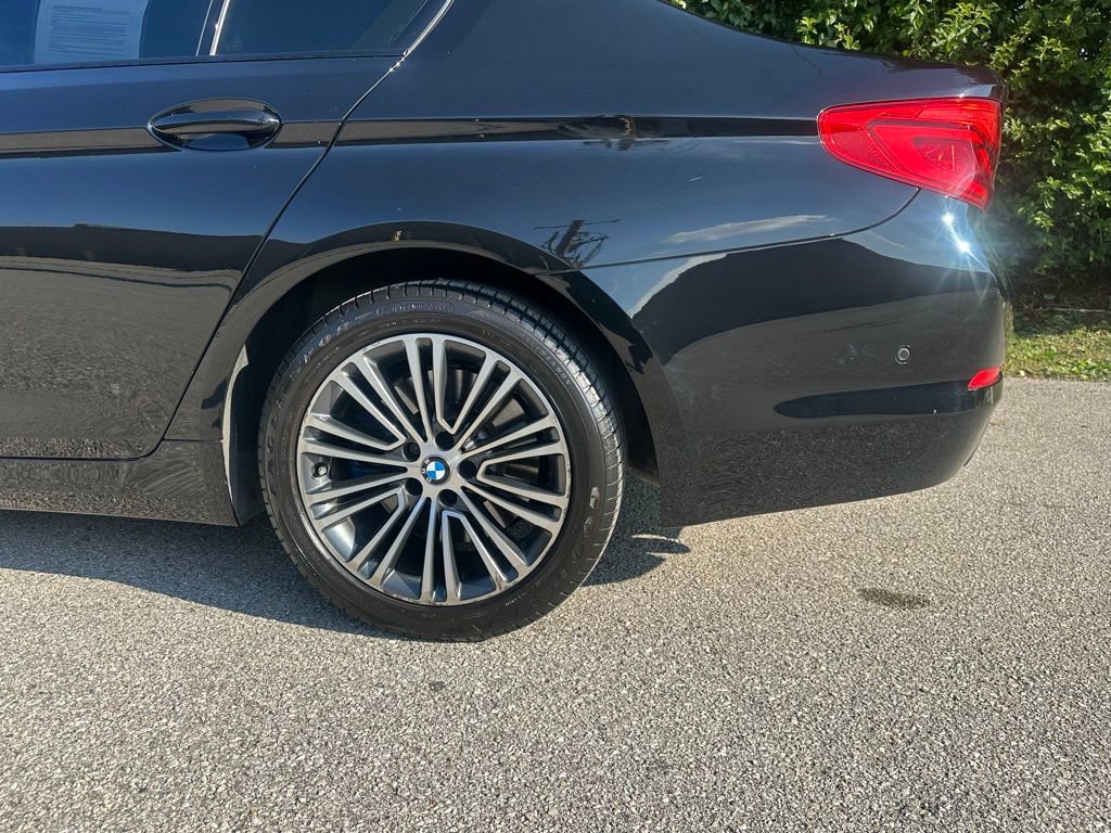 Used 2019 BMW 530i xDrive w/ Dynamic Handling Package image 11