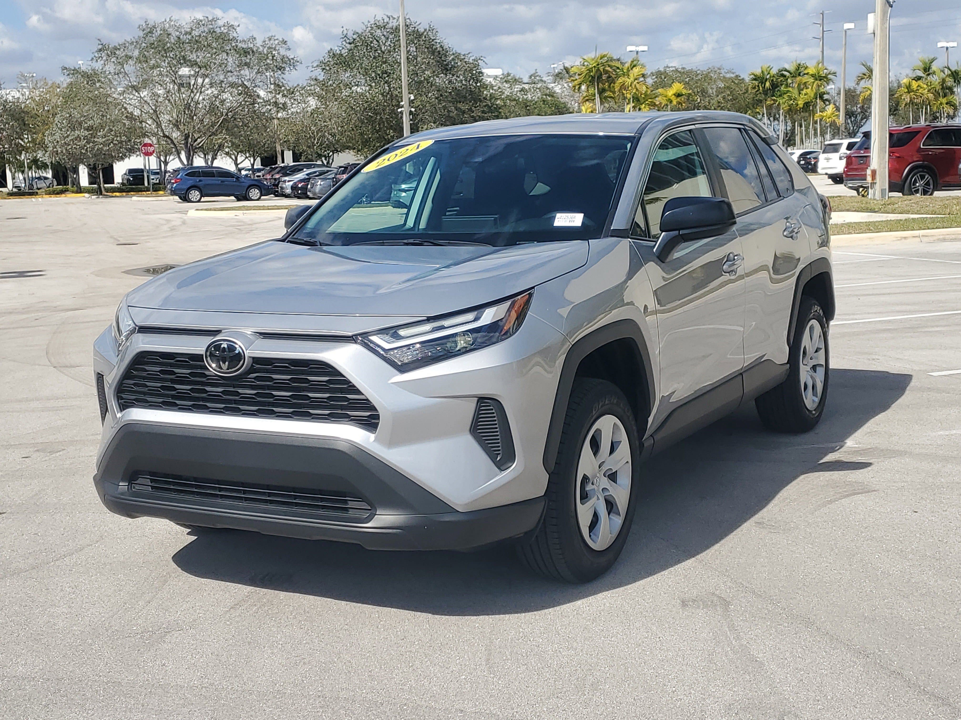 Used 2024 Toyota RAV4 LE image 7