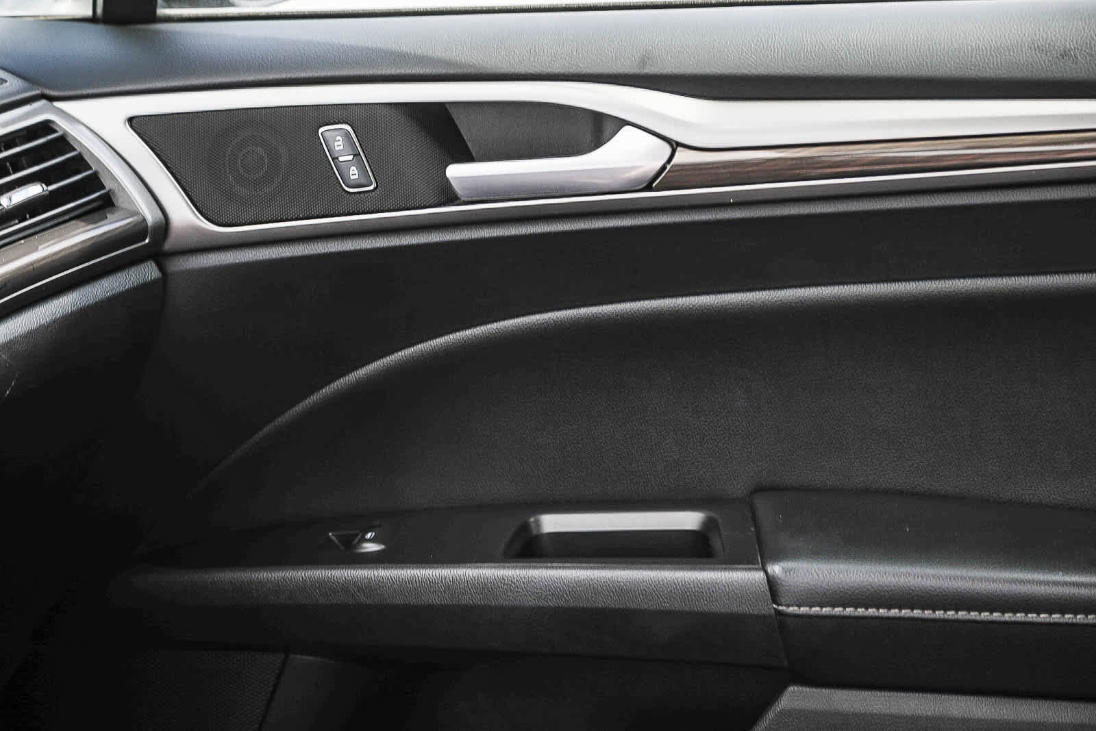 Used 2019 Ford Fusion SEL FWD image 21