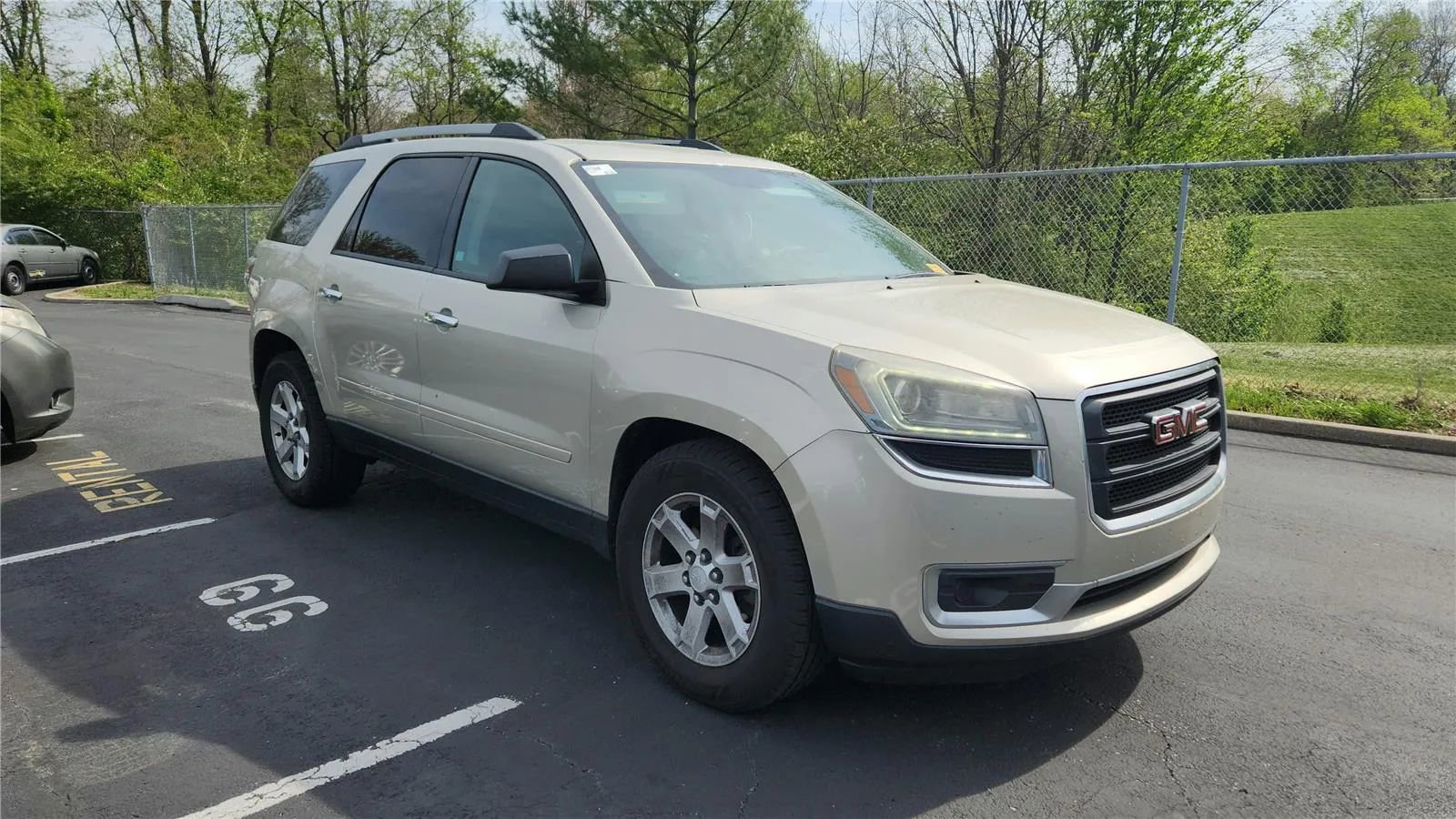 Used 2013 GMC Acadia SLE image 2