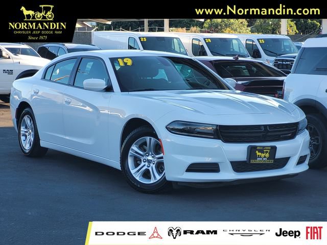 Used 2019 Dodge Charger SXT RWD image 1