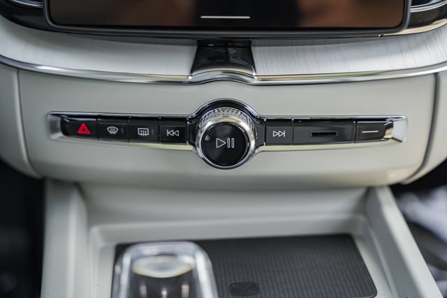 New 2027 Volvo XC60 B5 Ultra AWD/4WD image 24