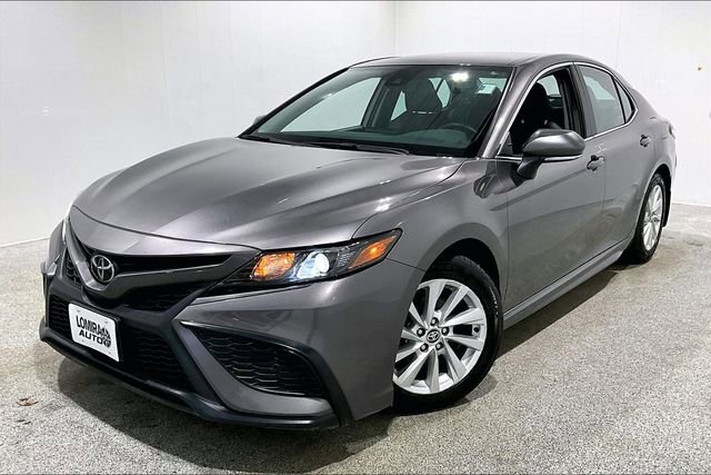 Used 2024 Toyota Camry SE image 3