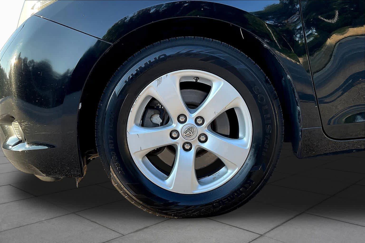 Used 2015 Toyota Sienna LE FWD image 11