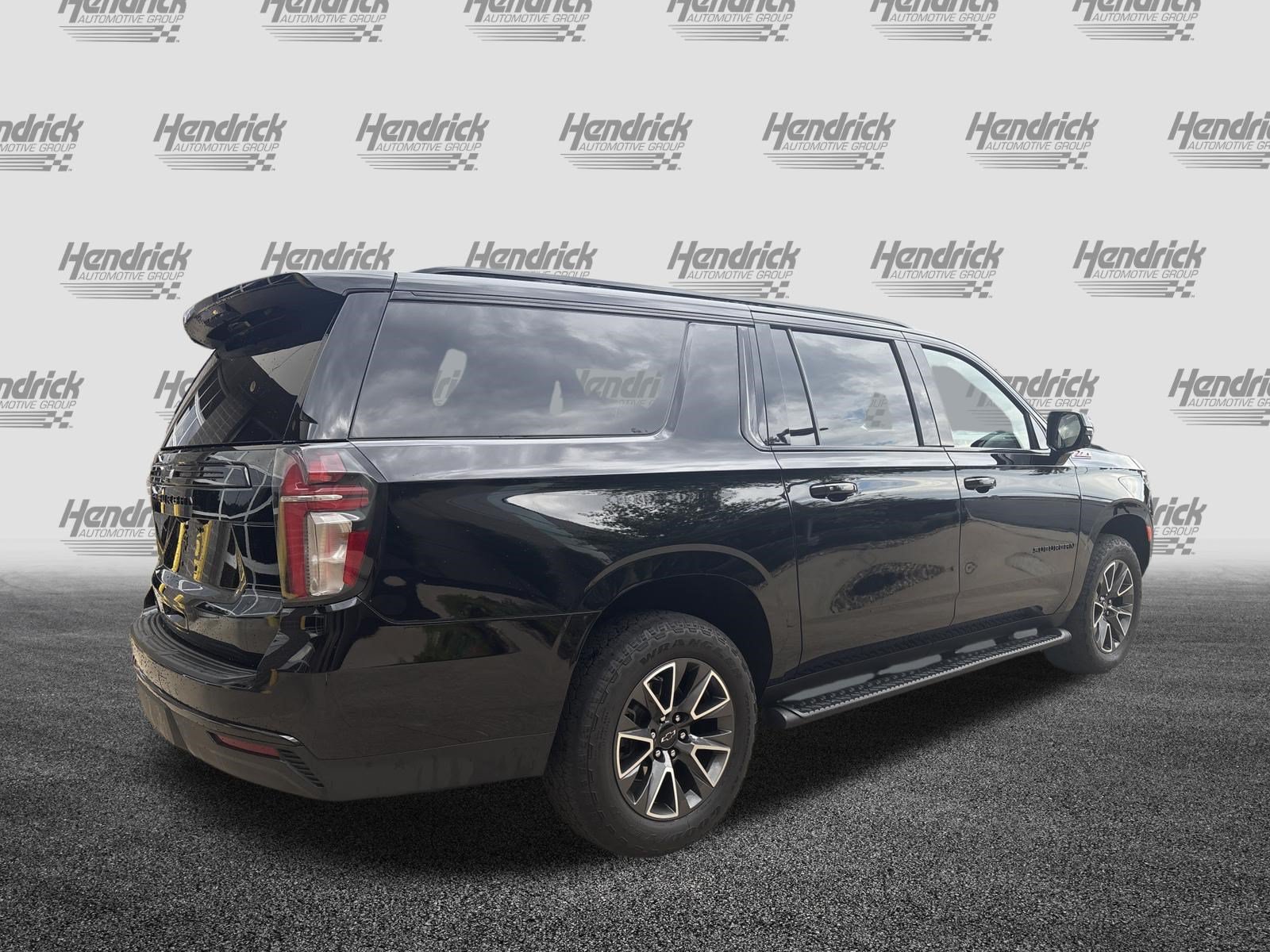 Used 2023 Chevrolet Suburban Z71 w/ Luxury Package AWD/4WD image 10