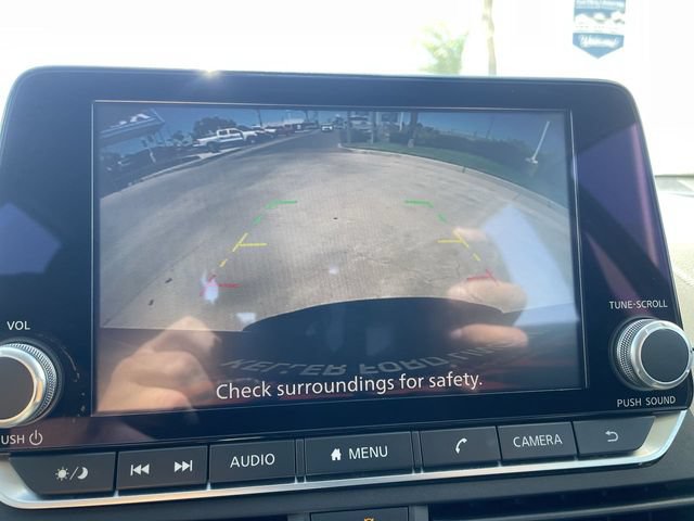 Used 2024 Nissan Altima 2.5 SV FWD image 14