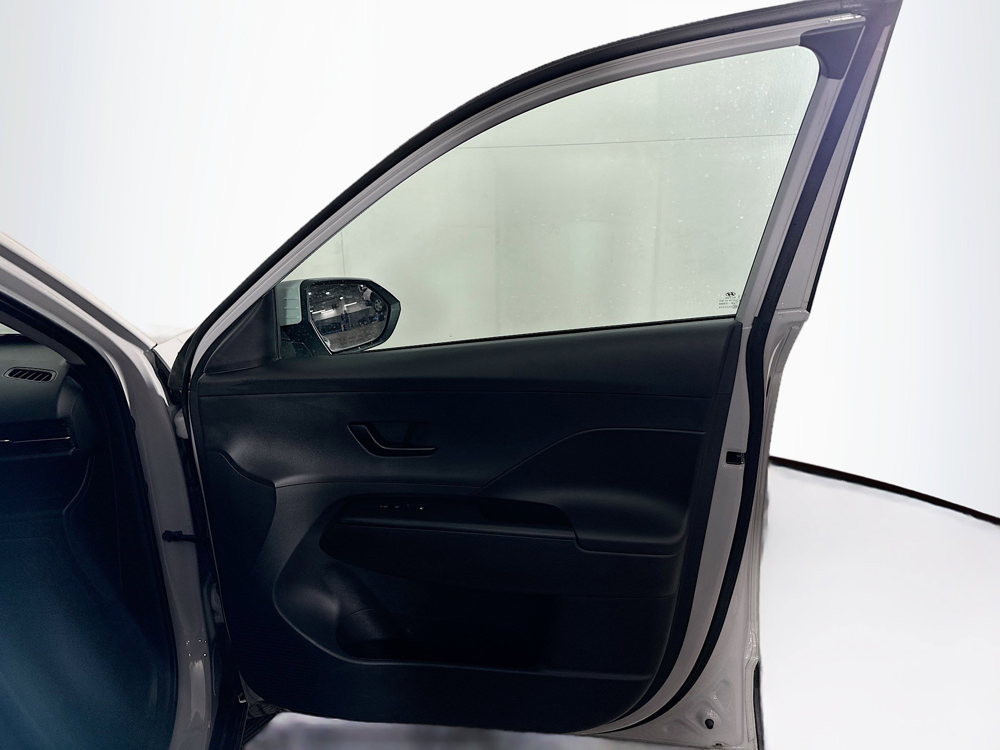 Used 2025 Hyundai Kona SEL image 30