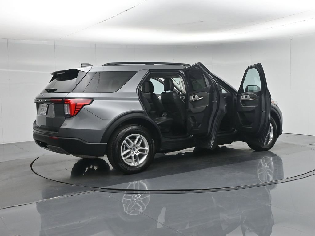 Used 2025 Ford Explorer Active w/ Active Comfort Package RWD image 6