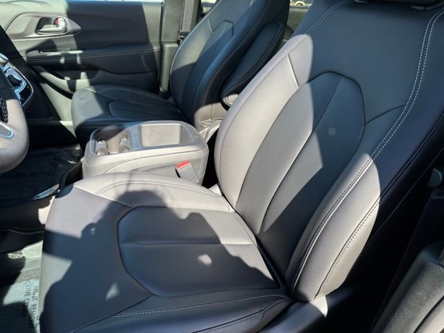 New 2026 Chrysler Pacifica Select image 14