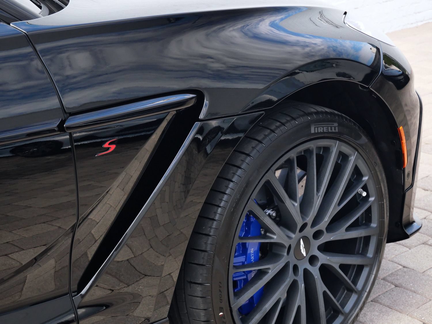 New 2026 Aston Martin DBX S AWD/4WD image 9