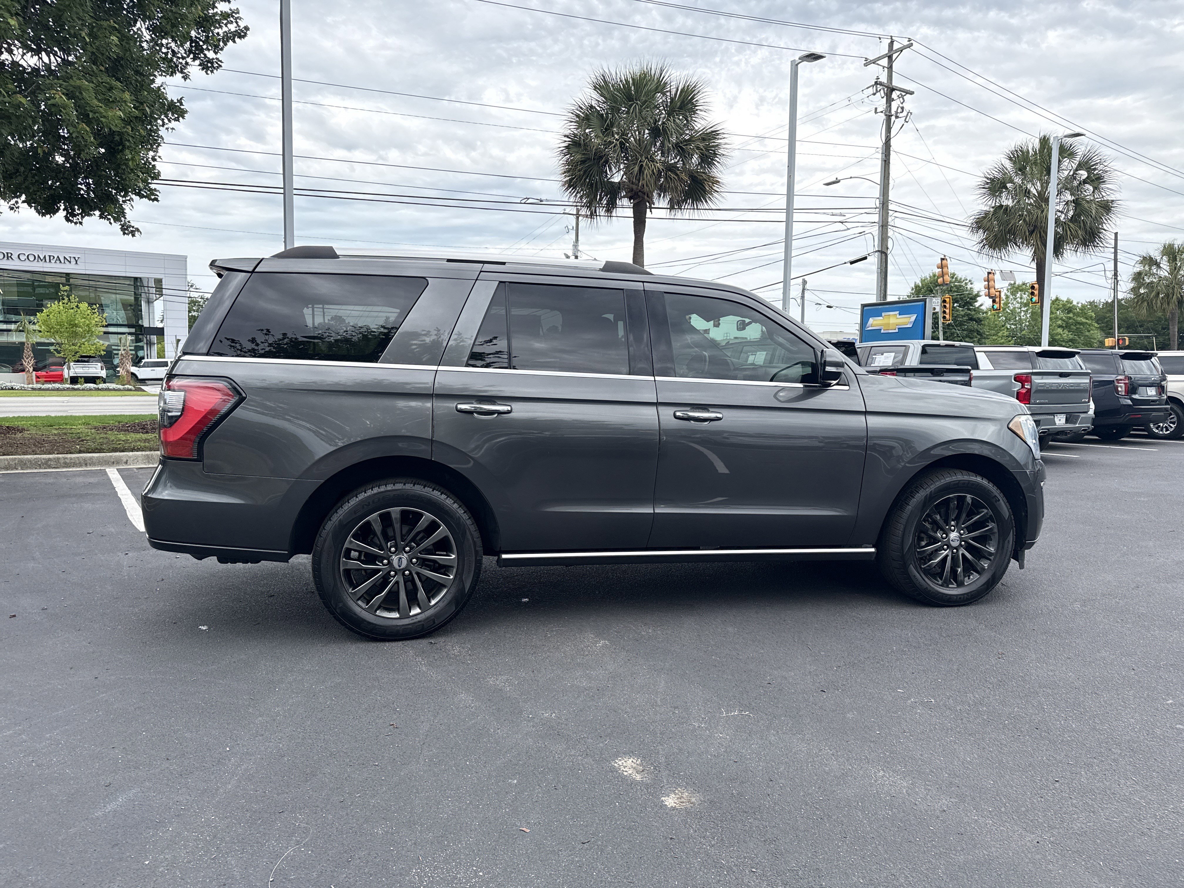 Used 2019 Ford Expedition Limited w/ Driver Assistance Package RWD image 11