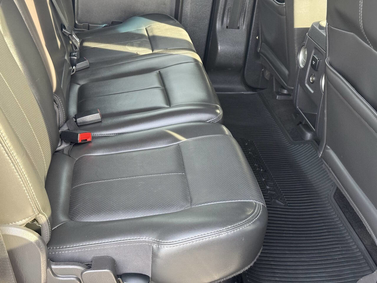 Used 2011 Ford F350 Lariat w/ Chrome Pkg image 23
