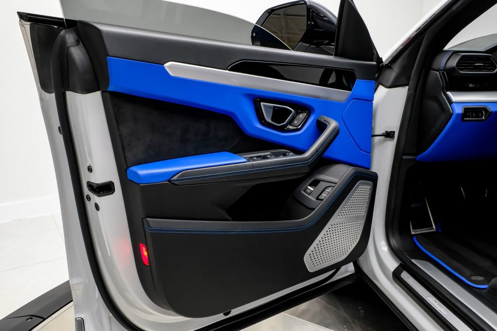 Used 2019 Lamborghini Urus AWD/4WD image 41
