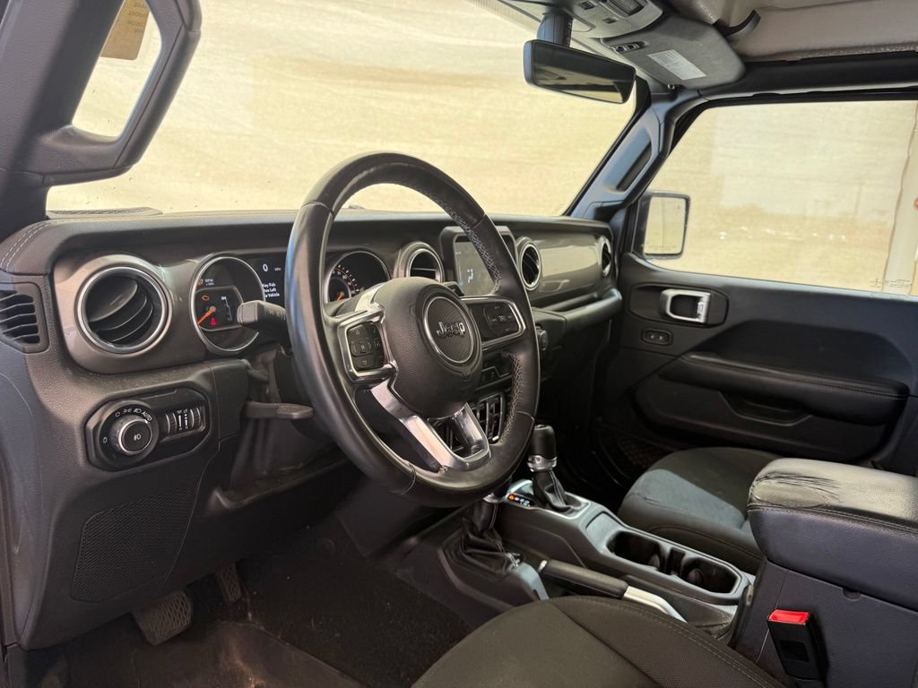 Used 2018 Jeep Wrangler Unlimited Sahara AWD/4WD image 13