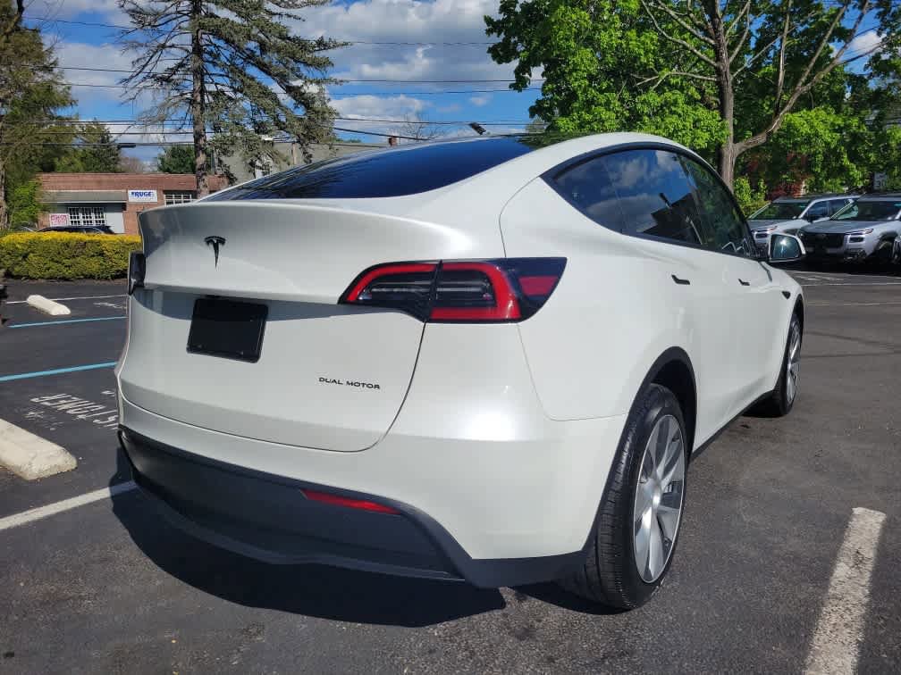 Used 2023 Tesla Model Y AWD image 3