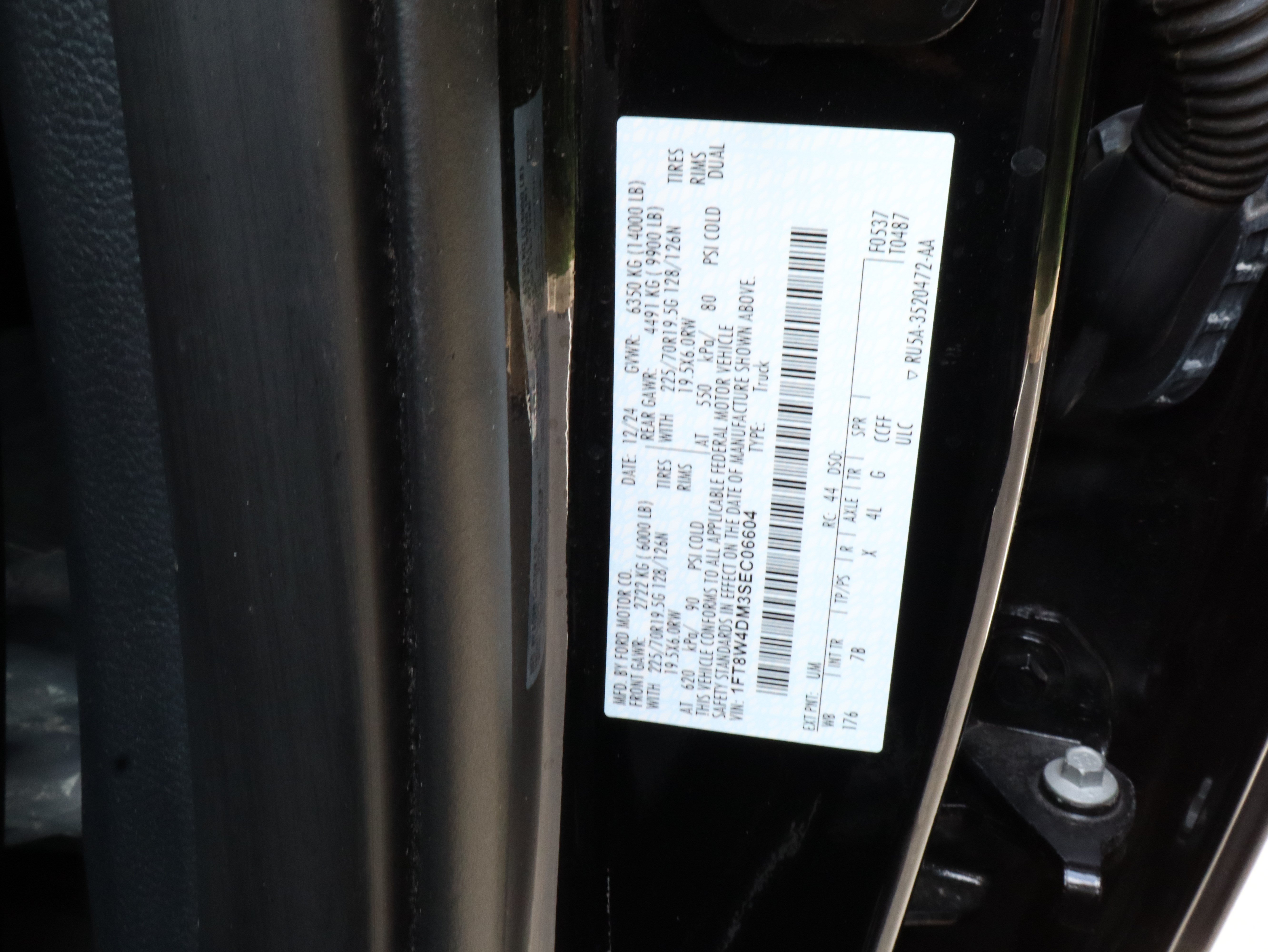 Used 2025 Ford F450 Platinum w/ FX4 Off-Road Package AWD/4WD image 65