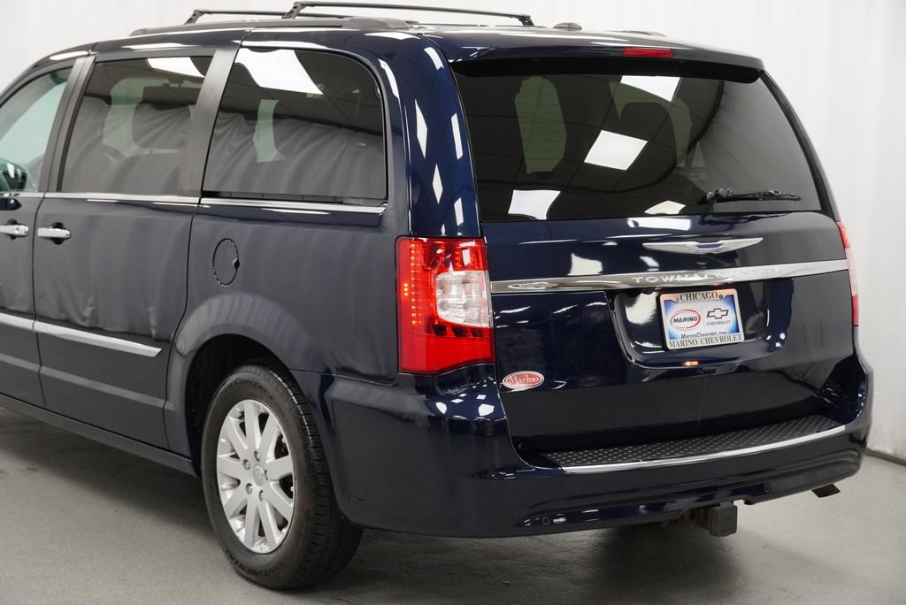 Used 2016 Chrysler Town & Country Touring w/ Driver Convenience Group FWD image 29