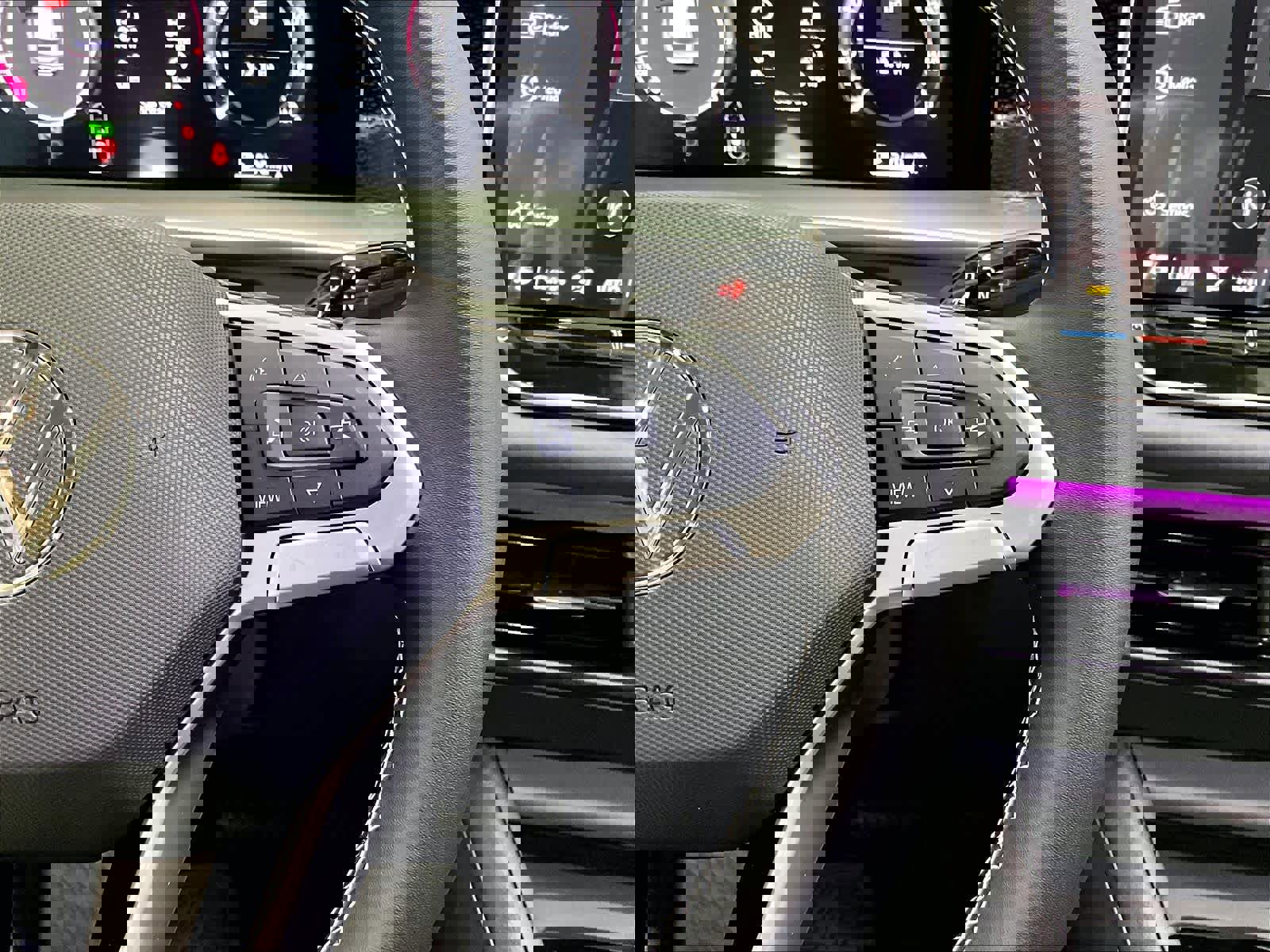 New 2026 Volkswagen Tiguan SE image 18