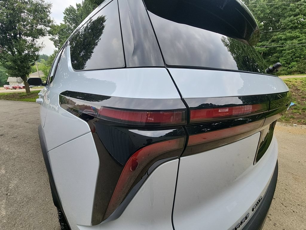 Certified 2026 Chevrolet Traverse Z71 w/ LPO, Floor Liner Package AWD/4WD image 32