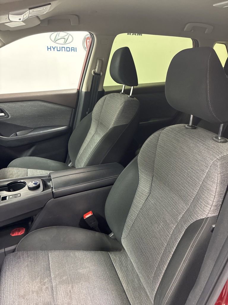 Used 2023 Nissan Rogue SV image 8