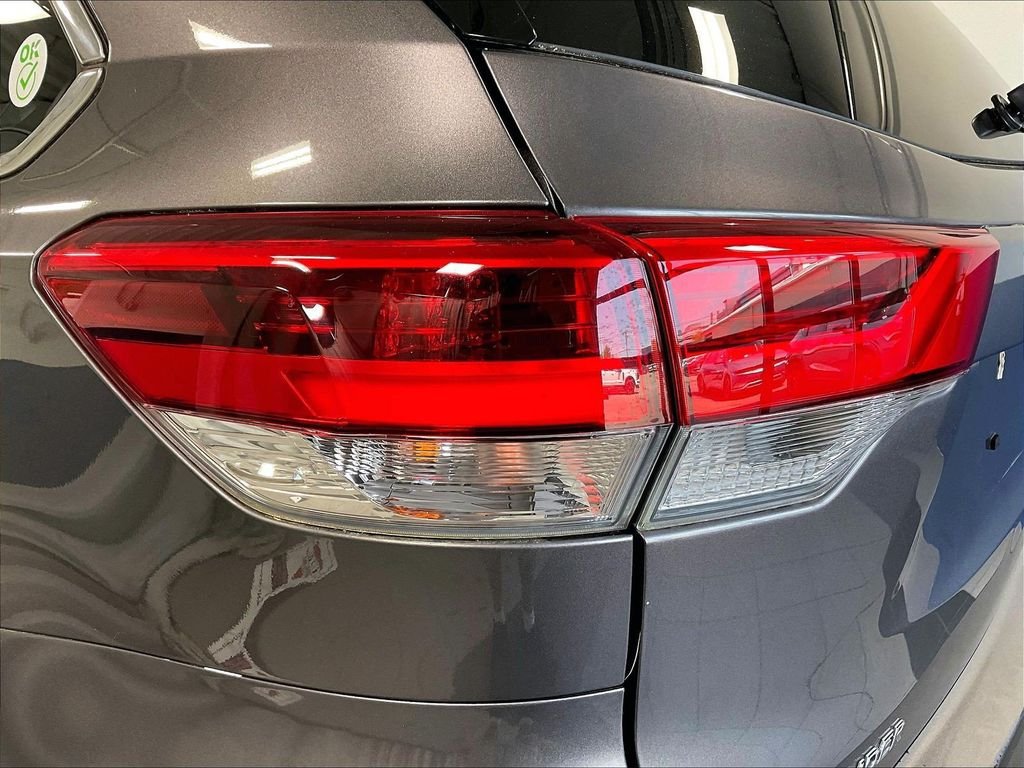Used 2019 Toyota Highlander LE AWD/4WD image 34