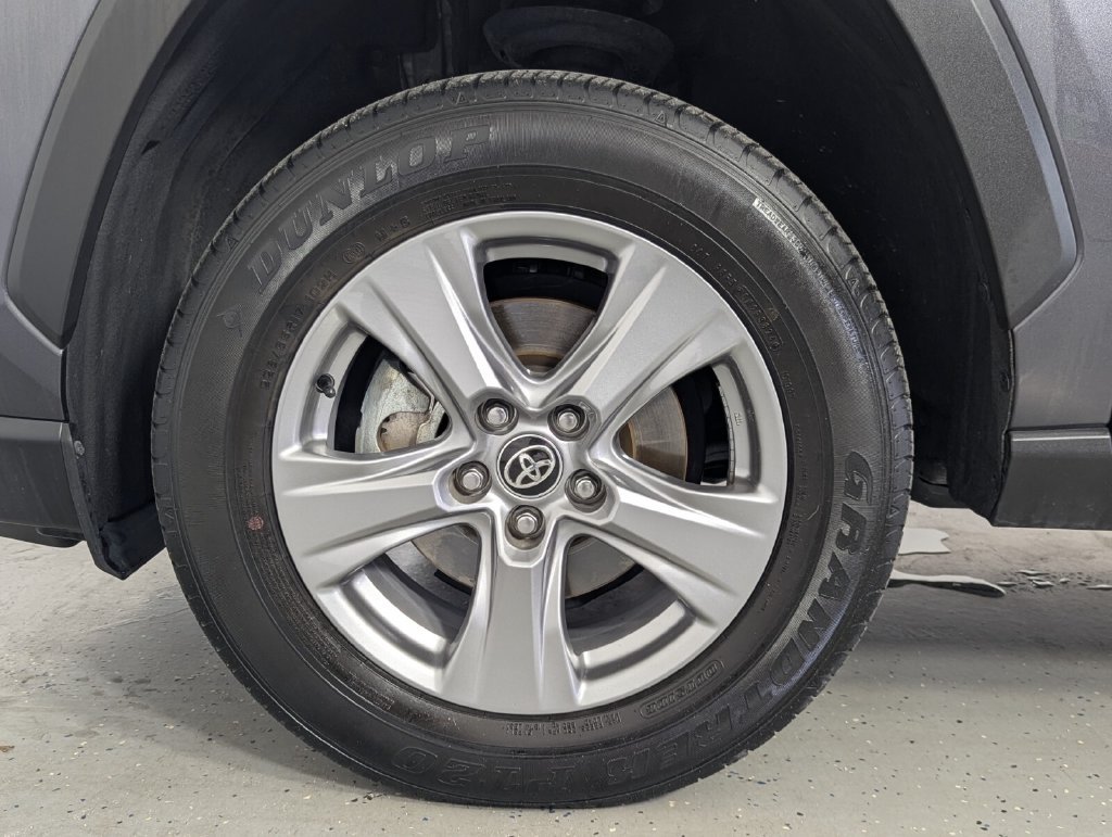 Used 2025 Toyota RAV4 XLE FWD image 9