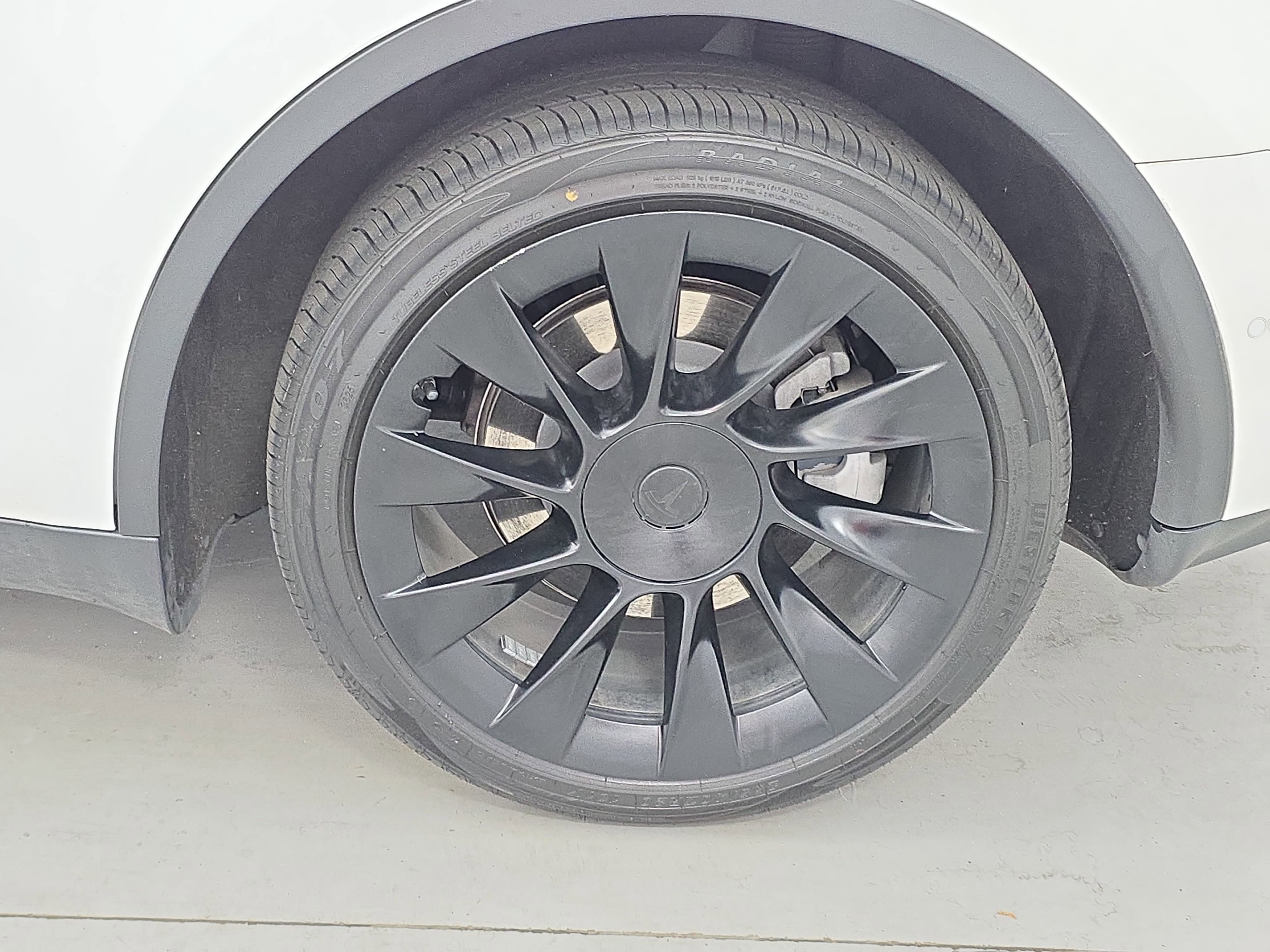 Used 2021 Tesla Model Y Long Range image 33
