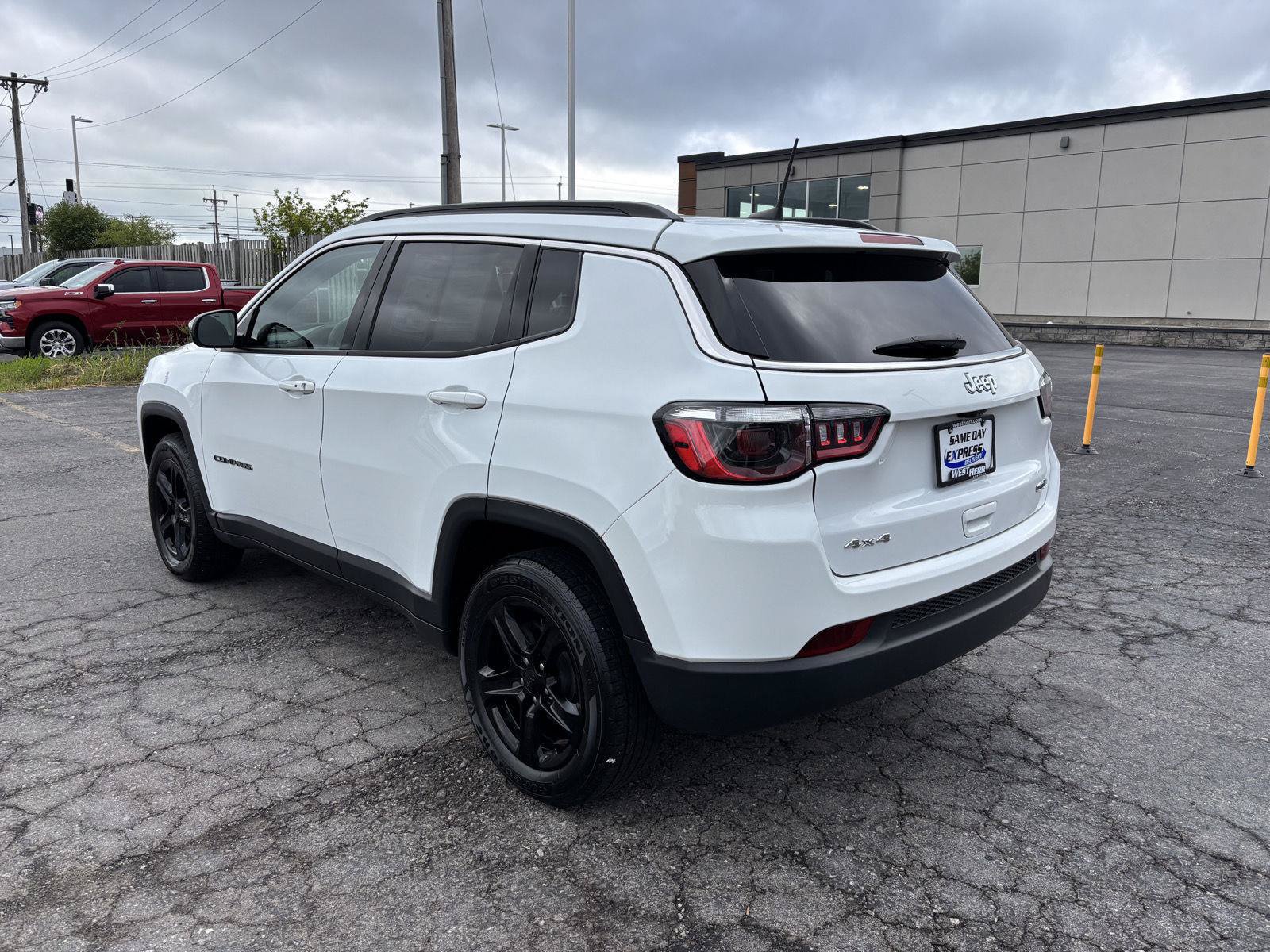 Used 2023 Jeep Compass Latitude w/ Convenience Group AWD/4WD image 5