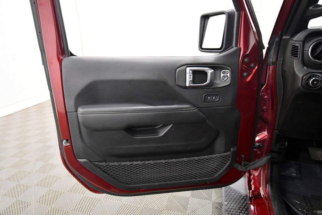 Used 2021 Jeep Wrangler Unlimited Sahara w/ Dual Top Group AWD/4WD image 13